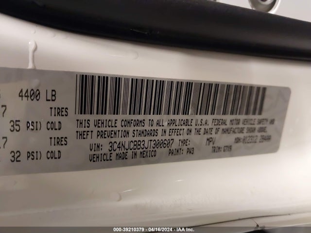3C4NJCBB3JT300607 Jeep Compass Latitude Fwd