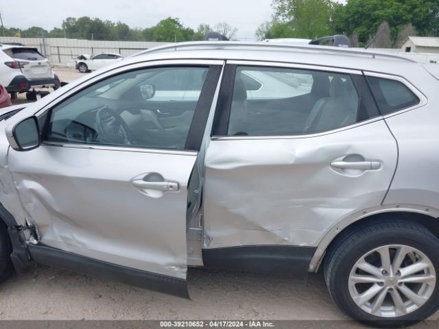 JN1BJ1CR8JW206755 Nissan Rogue Sport Sv
