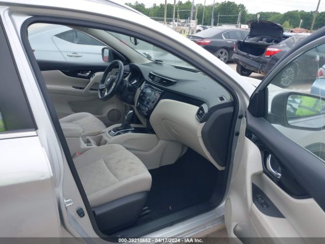 JN1BJ1CR8JW206755 Nissan Rogue Sport Sv