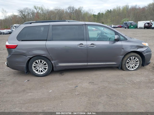 Toyota Sienna Xle 8 Passenger 2017 5TDYZ3DC7HS868441 Image 13