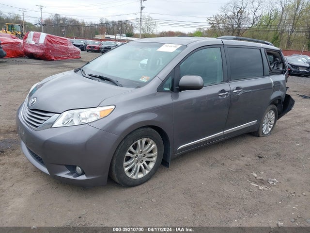 Toyota Sienna Xle 8 Passenger 2017 5TDYZ3DC7HS868441 Image 2