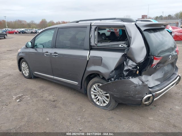Toyota Sienna Xle 8 Passenger 2017 5TDYZ3DC7HS868441 Image 3