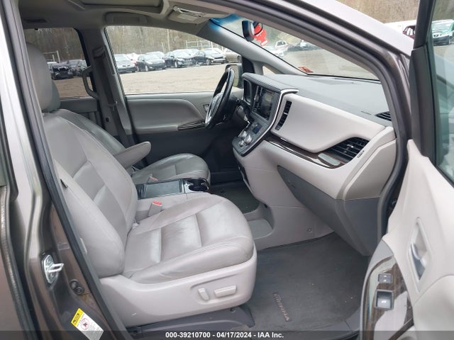 Toyota Sienna Xle 8 Passenger 2017 5TDYZ3DC7HS868441 Image 5