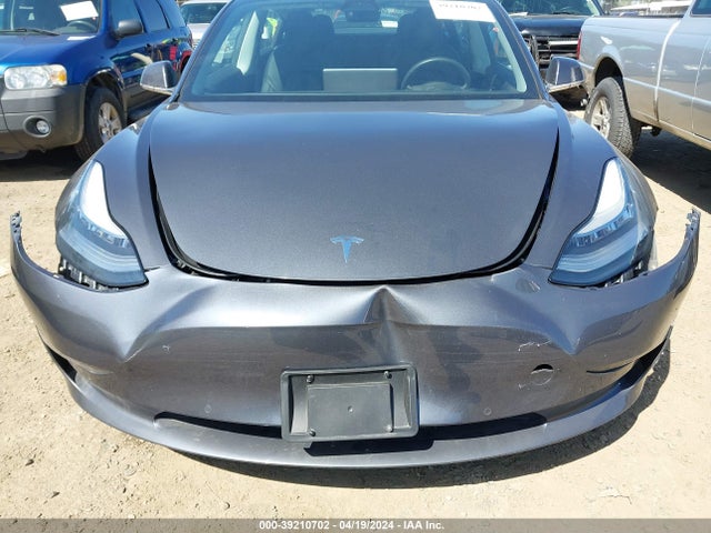 Tesla Model 3 Long Range/performance 2018 5YJ3E1EB4JF114438 Image 19