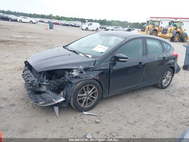 Ford FOCUS SE 2017 1FADP3K24HL217922 Image 2
