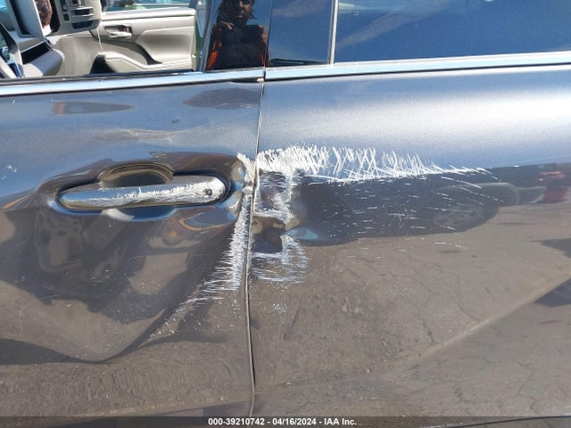 Toyota Highlander Xle 2022 5TDHZRBH3NS225002 Image 12