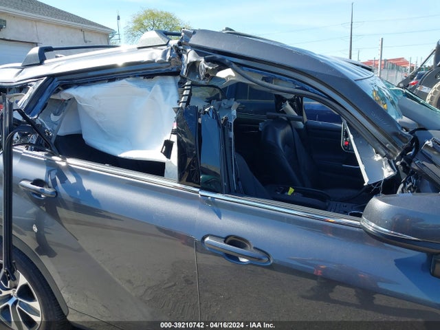 Toyota Highlander Xle 2022 5TDHZRBH3NS225002 Image 14