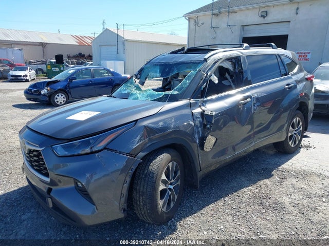 Toyota Highlander Xle 2022 5TDHZRBH3NS225002 Image 2