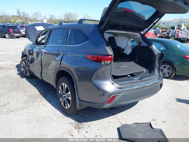 Toyota Highlander Xle 2022 5TDHZRBH3NS225002 Image 3