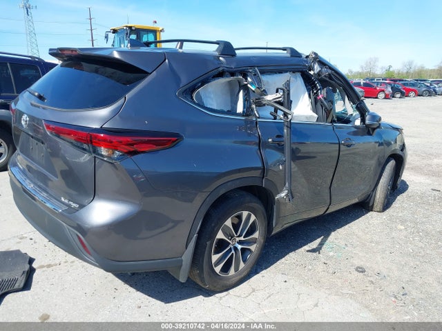 Toyota Highlander Xle 2022 5TDHZRBH3NS225002 Image 4