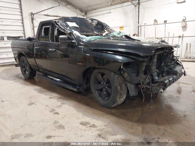 RAM 1500 Express Quad Cab 4x4 6'4 Box 2018 1C6RR7FT5JS301514 Image 1