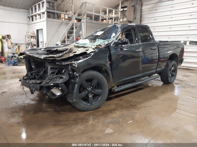 RAM 1500 Express Quad Cab 4x4 6'4 Box 2018 1C6RR7FT5JS301514 Image 2