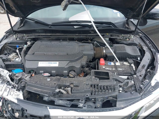 Honda Accord Touring 2016 1HGCR3F92GA015714 Image 10