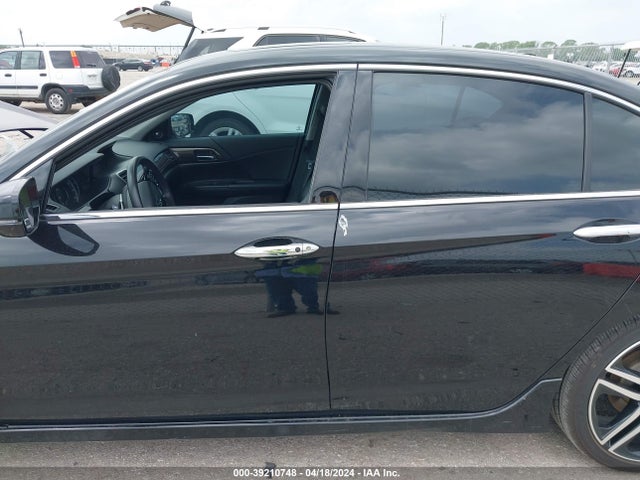Honda Accord Touring 2016 1HGCR3F92GA015714 Image 14