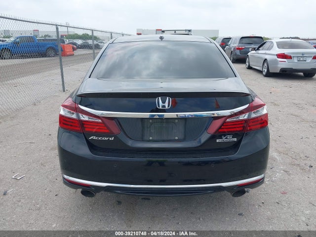 Honda Accord Touring 2016 1HGCR3F92GA015714 Image 16