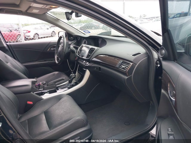 Honda Accord Touring 2016 1HGCR3F92GA015714 Image 5