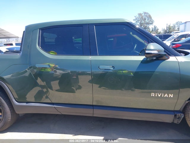 Rivian R1t Adventure 2022 7FCTGAAA5NN008542 Image 14