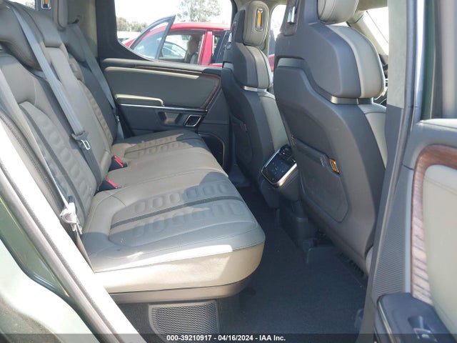 Rivian R1t Adventure 2022 7FCTGAAA5NN008542 Image 8
