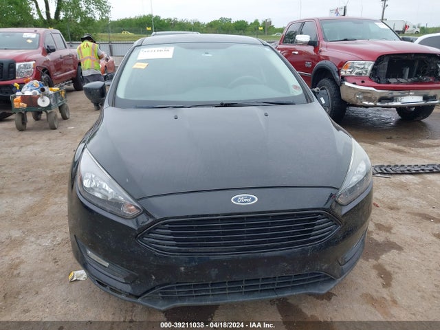 Ford FOCUS SE 2018 1FADP3F26JL220465 Image 13
