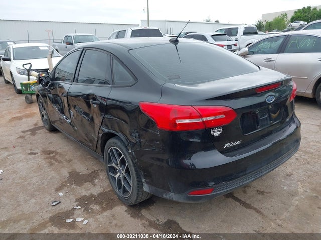 Ford FOCUS SE 2018 1FADP3F26JL220465 Image 3