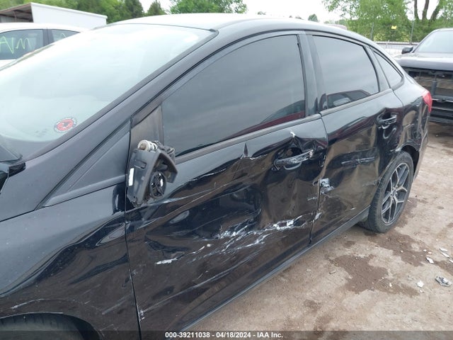 Ford FOCUS SE 2018 1FADP3F26JL220465 Image 6