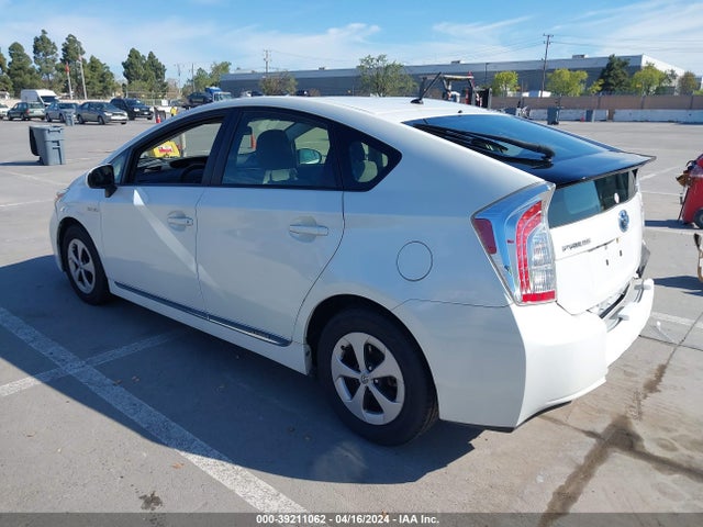 Toyota Prius Two 2015 JTDKN3DU9F1993591 Image 3