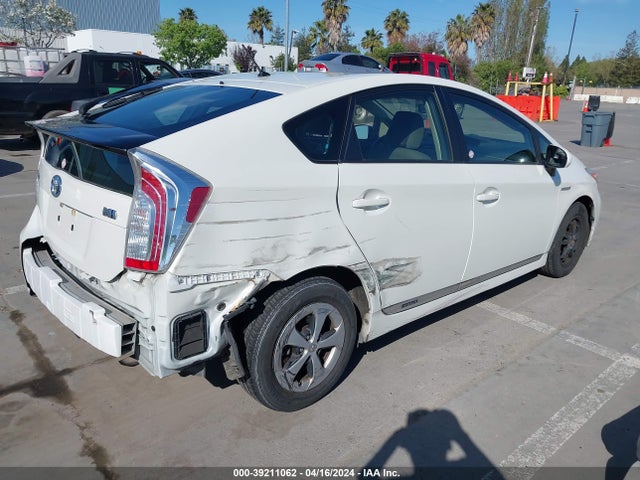 Toyota Prius Two 2015 JTDKN3DU9F1993591 Image 4