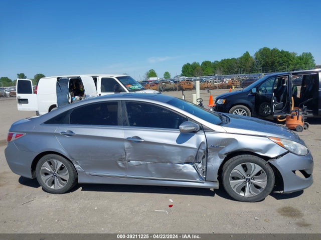 Hyundai Sonata Hybrid Limited 2015 KMHEC4A48FA123744 Image 17