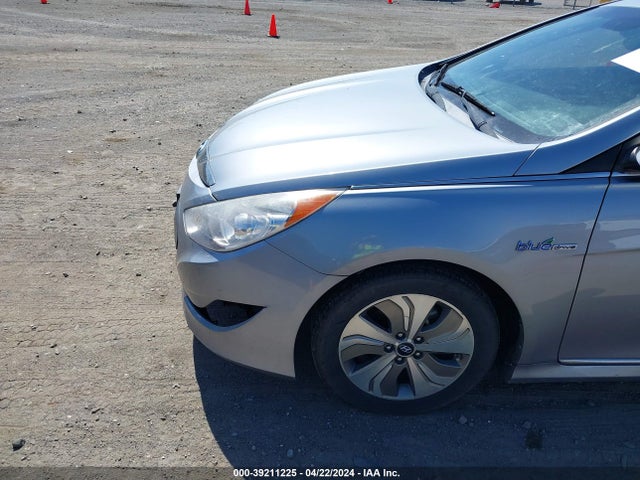 Hyundai Sonata Hybrid Limited 2015 KMHEC4A48FA123744 Image 18