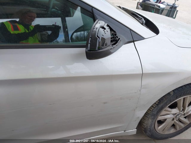 Hyundai ELANTRA SEL 2019 5NPD84LF4KH424028 Image 16