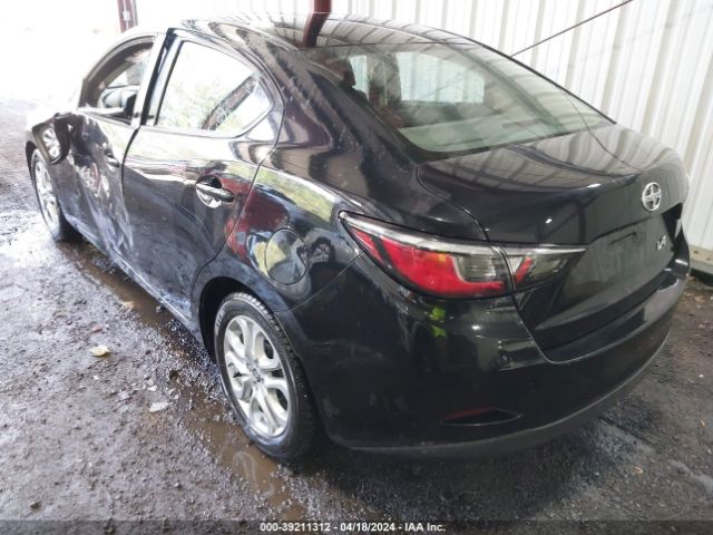 3MYDLBZV9GY100618 Scion IA