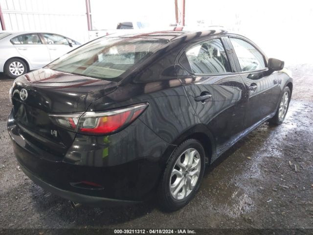 3MYDLBZV9GY100618 Scion IA
