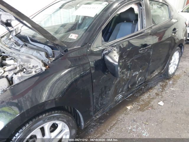 3MYDLBZV9GY100618 Scion IA
