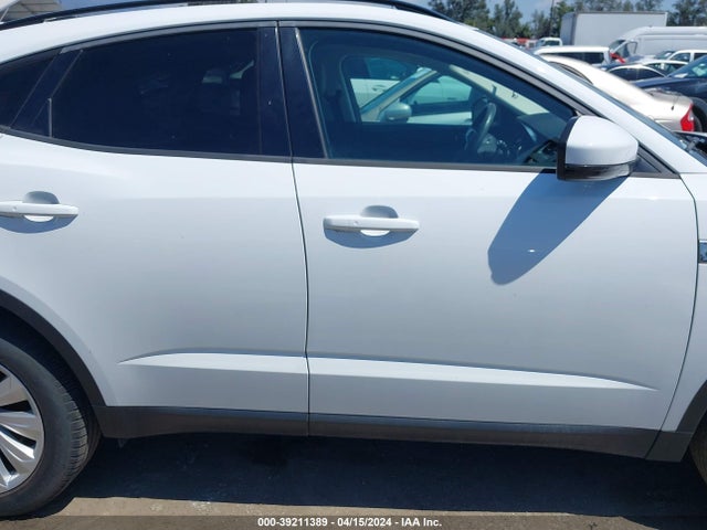 Jaguar E-PACE SE 2020 SADFP2FX7L101380 Image 14
