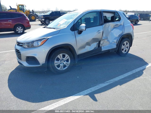 Chevrolet TRAX LS 2017 KL7CJKSB9HB228810 Image 2