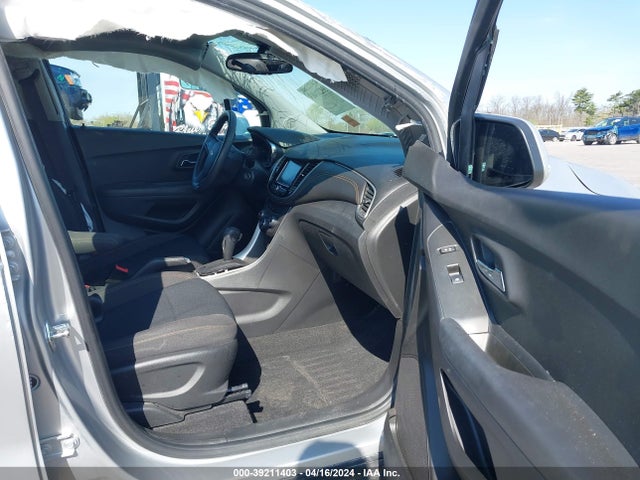 Chevrolet TRAX LS 2017 KL7CJKSB9HB228810 Image 5