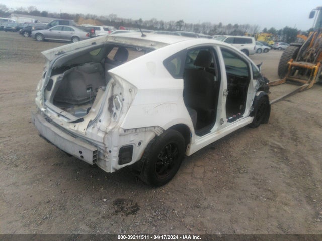 Toyota Prius Two 2014 JTDKN3DU9E1800676 Image 4