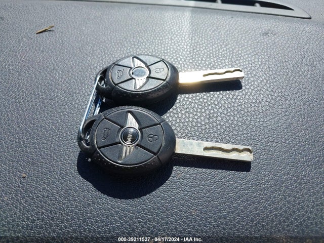 2006 MINI COOPER S WMWRH33536TF88718 Photo 10