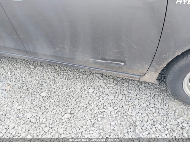 Toyota Prius V Three 2015 JTDZN3EU6FJ020780 Image 6