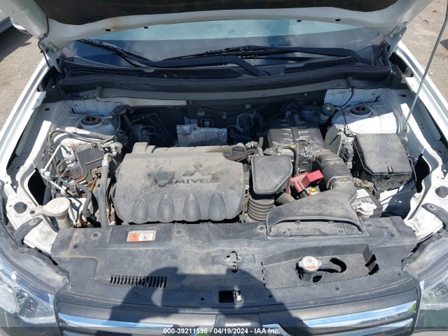 JA4AZ3A36EZ002594 Mitsubishi Outlander Se