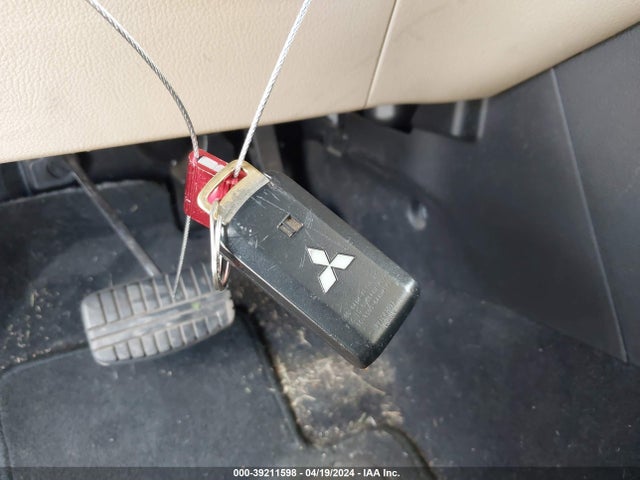 JA4AZ3A36EZ002594 Mitsubishi Outlander Se