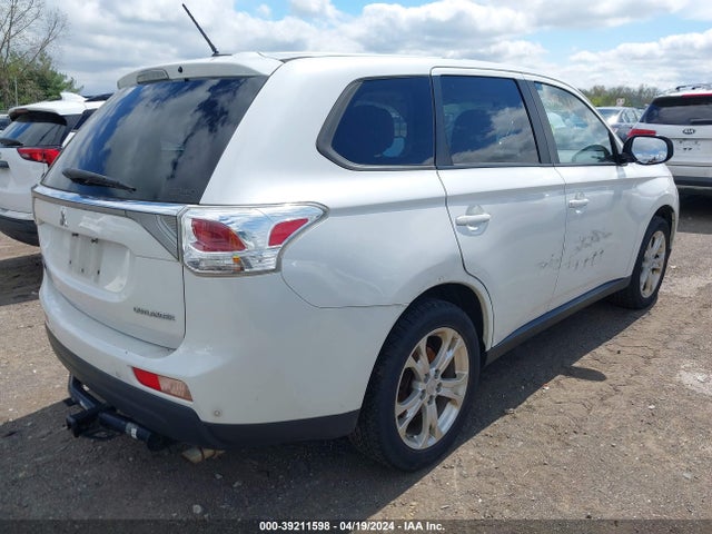 JA4AZ3A36EZ002594 Mitsubishi Outlander Se