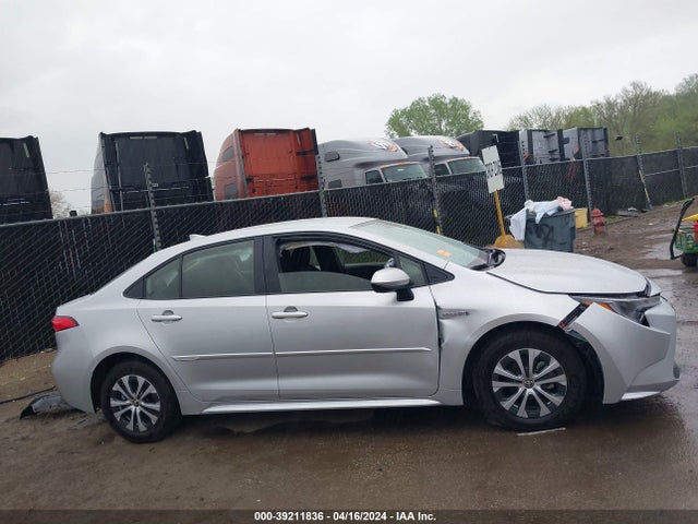 Toyota Corolla Hybrid Le 2021 JTDEAMDE2MJ003336 Image 13