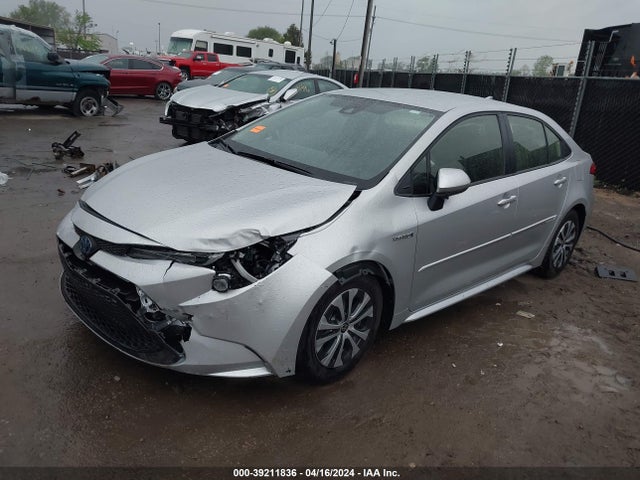Toyota Corolla Hybrid Le 2021 JTDEAMDE2MJ003336 Image 2