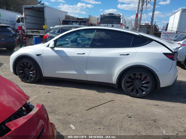 7SAYGDEF6NF457457 Tesla Model Y Performance Dual Motor All-wheel Drive