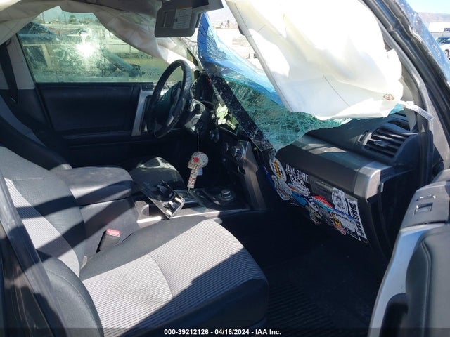 Toyota 4RUNNER SR5 2018 JTEBU5JRXJ5524974 Image 5
