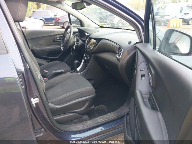 Chevrolet TRAX LS 2019 3GNCJNSB1KL215941 Image 5