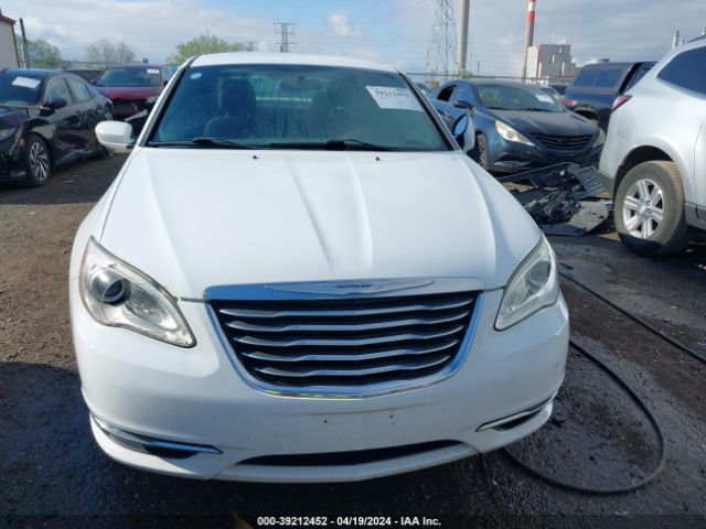 1C3CCBAB1EN205843 Chrysler 200 LX