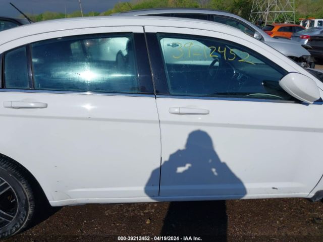 1C3CCBAB1EN205843 Chrysler 200 LX