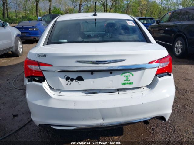 1C3CCBAB1EN205843 Chrysler 200 LX